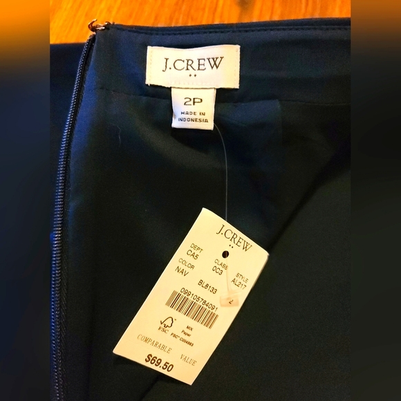 J. Crew scallop-edge pencil skirt (NWT) 🛍 HP 🛍 - Picture 4 of 6